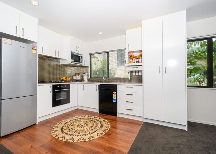  at 6 Awaroa Road, Sunnyvale, Auckland