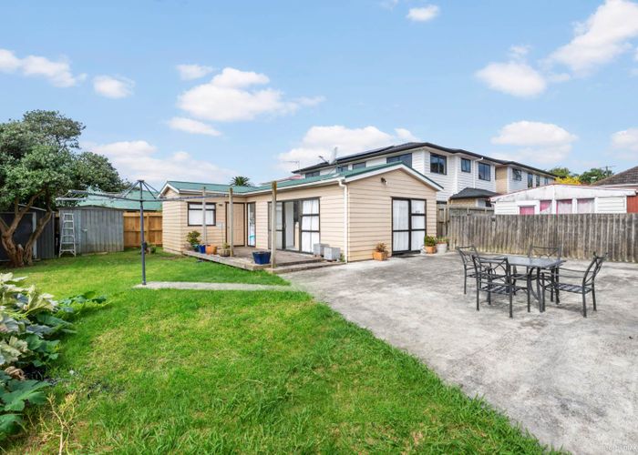  at 2 Imrie Avenue, Mangere, Auckland