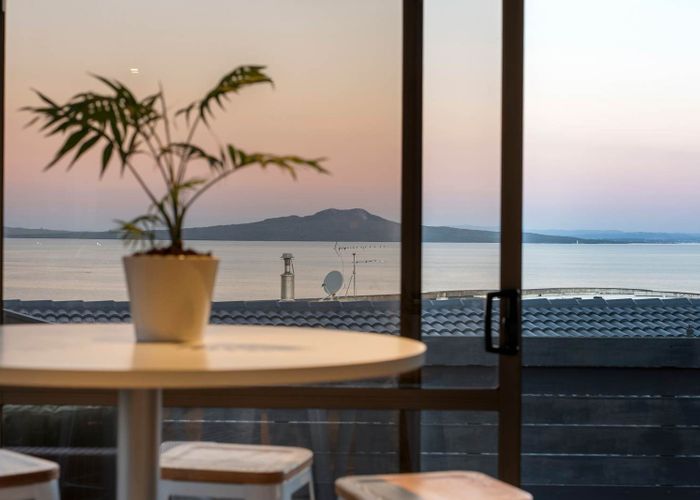  at 1/27 Churchill Road, Murrays Bay, North Shore City, Auckland