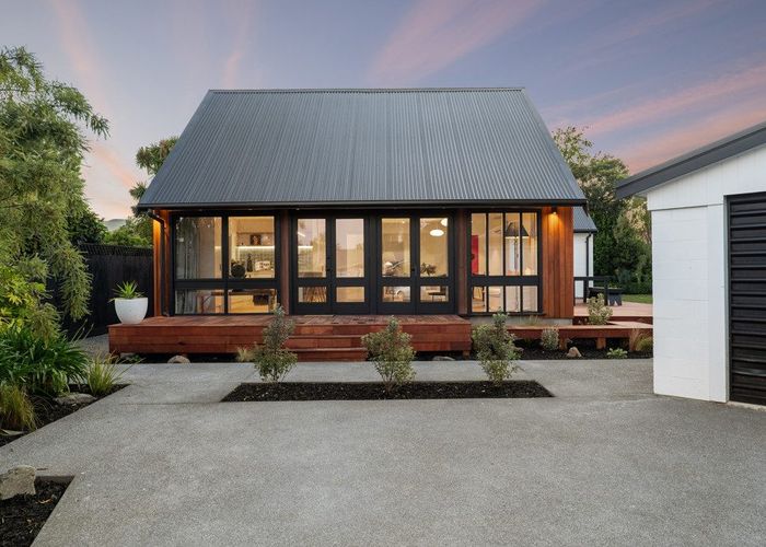  at 10 Esher Place, Saint Martins, Christchurch