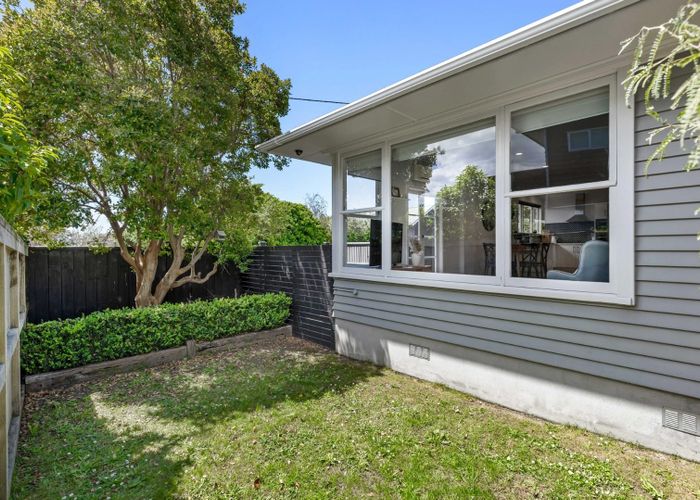  at 27 Norcross Avenue, Henderson, Waitakere City, Auckland