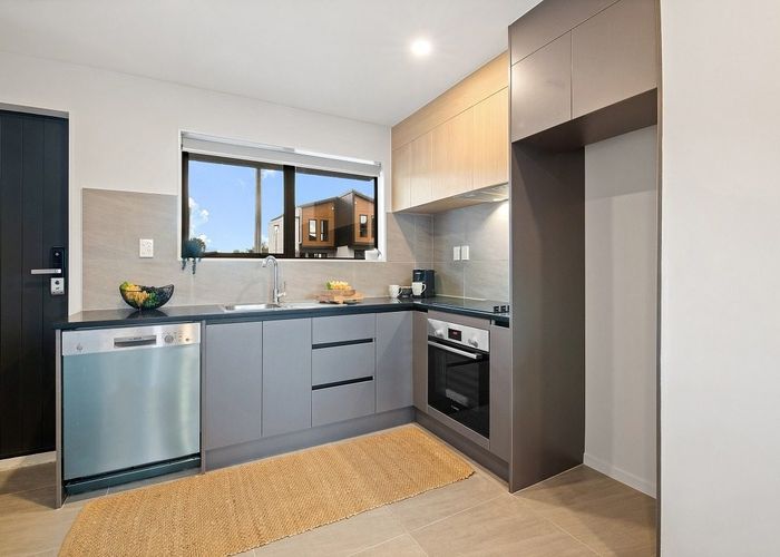  at 35 Red Arches Road, Henderson, Waitakere City, Auckland