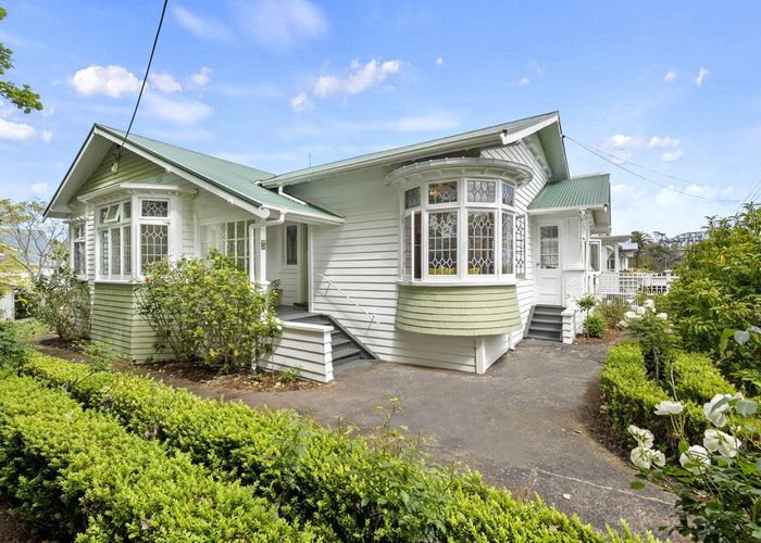 at 17 Queen Street, Northcote Point, Auckland