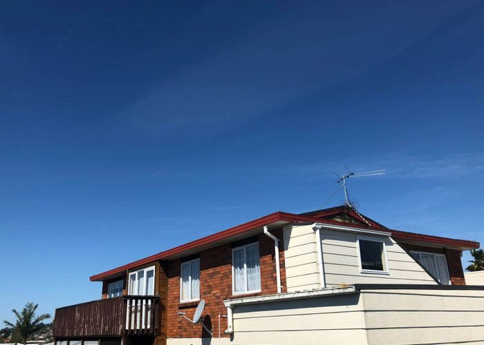  at 2/450 Richardson Road, Mount Roskill, Auckland