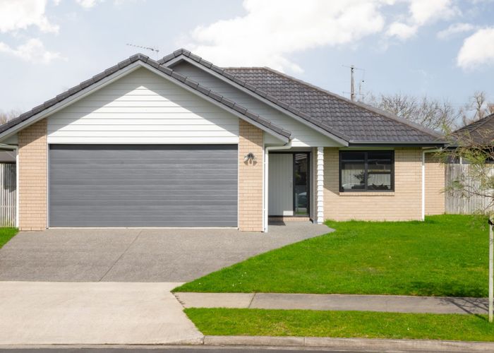  at 19 Teatree Close, Huntington, Hamilton