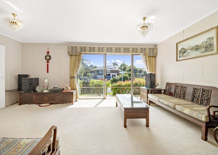  at 4 Sirius Place, Botany Downs, Auckland