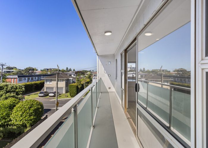  at 5/762 Beach Road, Browns Bay, Auckland