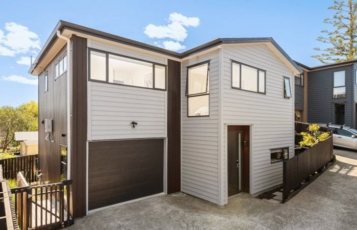  at 24C Canberra Avenue, Lynfield, Auckland