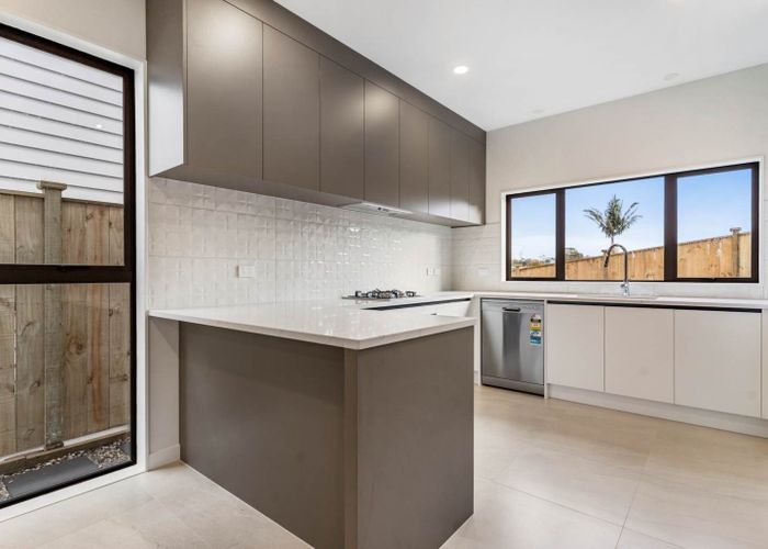  at 3/40 Cyclarama Crescent, Massey, Waitakere City, Auckland