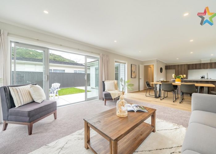  at 7 Ford Road, Manor Park, Lower Hutt