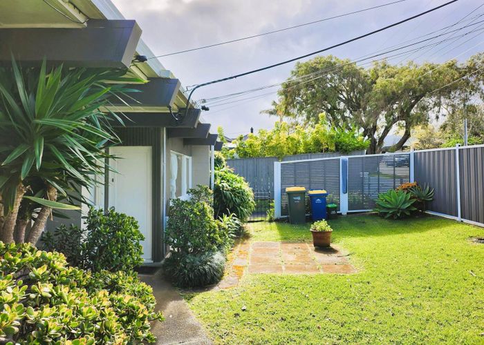  at 2/1 Corrella Road, Belmont, North Shore City, Auckland