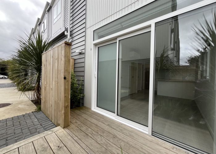 at 3/2 Moor Avenue, Te Atatu Peninsula, Waitakere City, Auckland