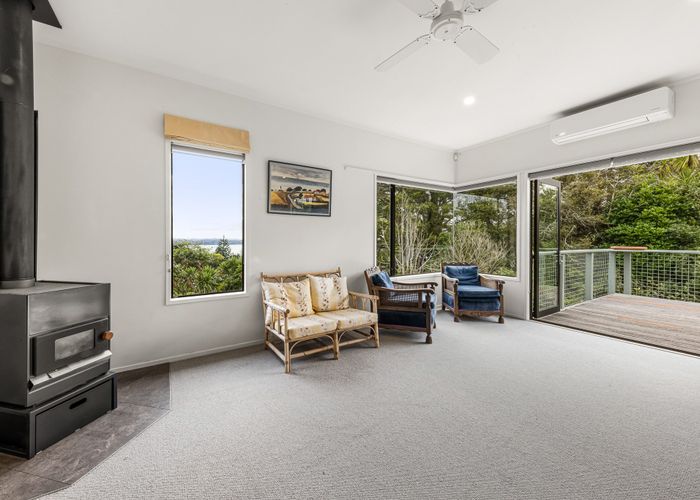  at 21A Island Bay Road, Beach Haven, North Shore City, Auckland