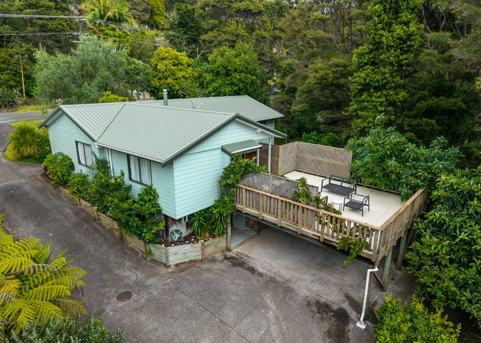  at 126 Laingholm Drive, Laingholm, Waitakere City, Auckland