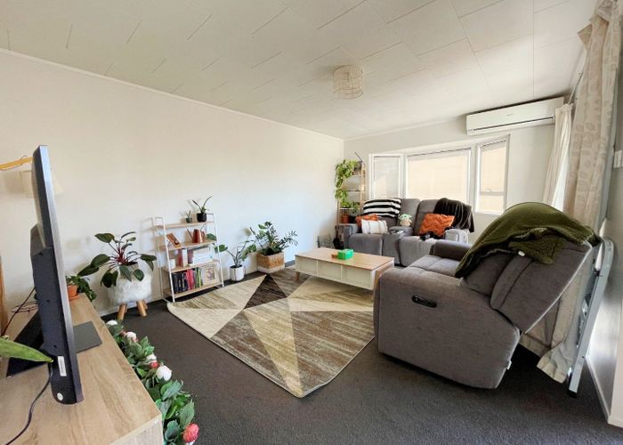  at 1b Landsdale Place, Massey, Waitakere City, Auckland