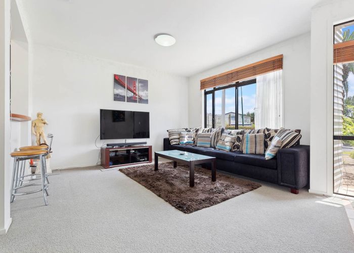  at 42/2 Armoy Drive, East Tamaki, Manukau City, Auckland