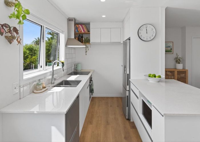  at 2/7 Tuscan Place, Half Moon Bay, Manukau City, Auckland