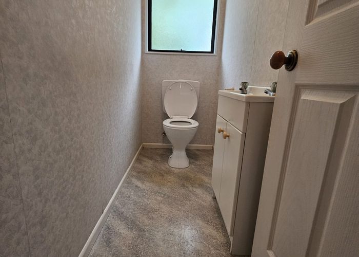  at 8a Busby Place, Awapuni, Palmerston North, Manawatu / Whanganui