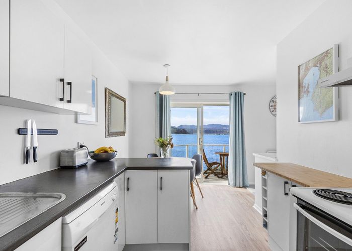  at 2/420 Queens Drive, Lyall Bay, Wellington, Wellington
