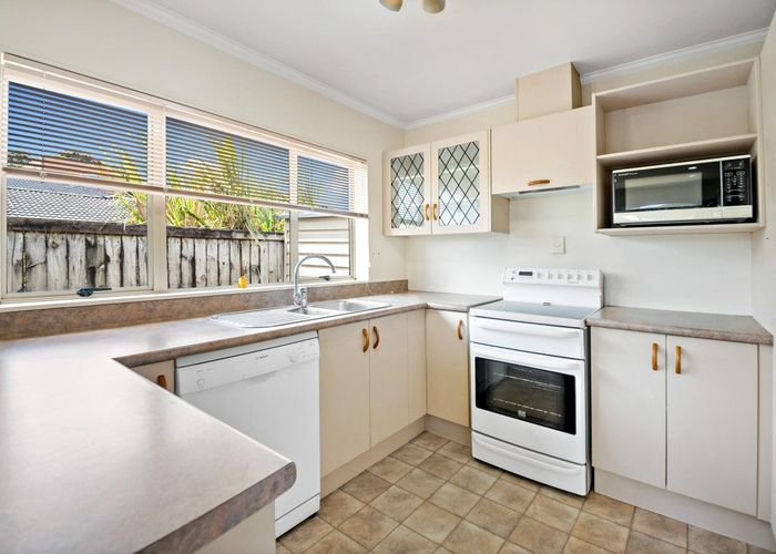  at 2 Hocken Place, Māngere Bridge, Auckland