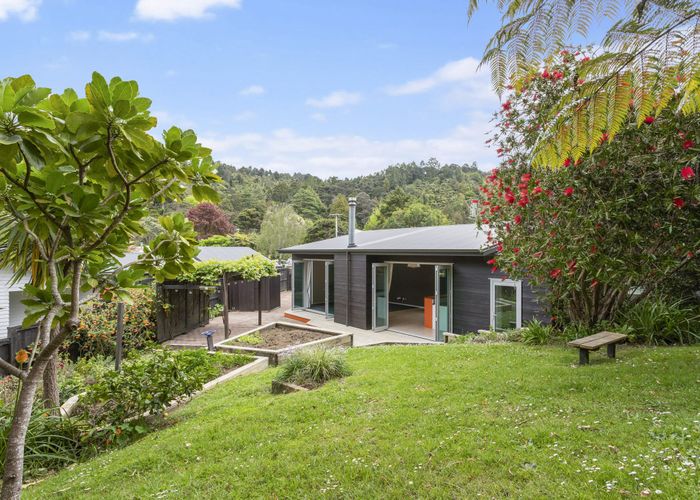  at 5 Jays Road, Titirangi, Auckland