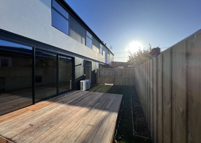  at 2/142 Milton Street, Somerfield, Christchurch