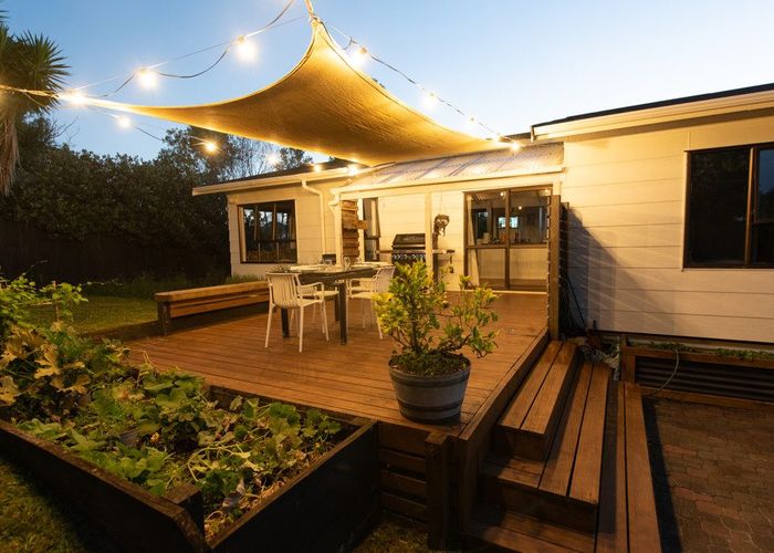  at 1/11 Wally Nola Place, Henderson, Waitakere City, Auckland