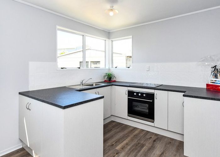  at 2/18 Silver Creek Road, Weymouth, Manukau City, Auckland