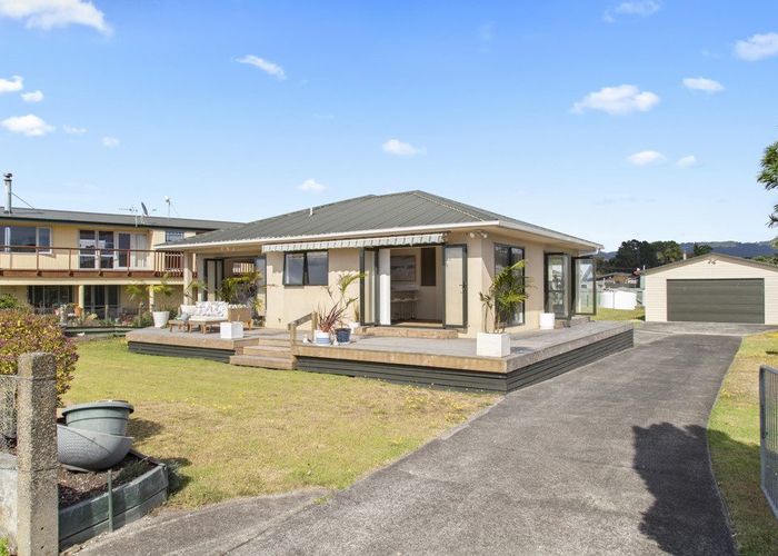  at 915 East Coast Road, Kaiaua, Franklin, Auckland