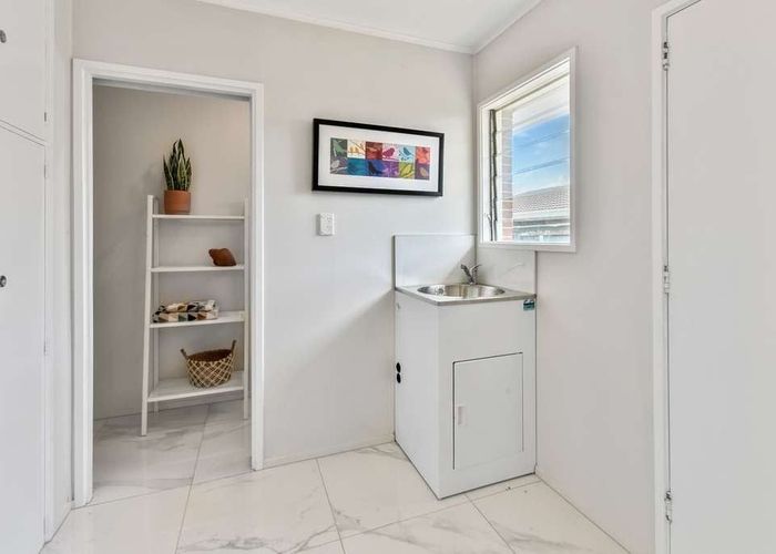  at 2/11 Wentworth Avenue, Papatoetoe, Manukau City, Auckland
