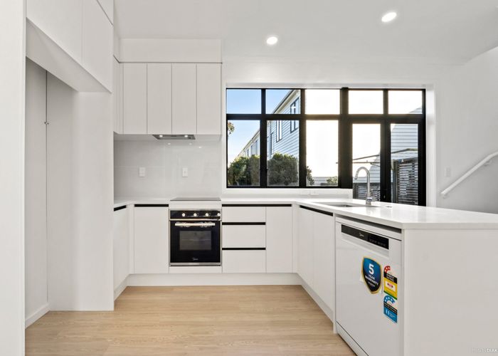  at 68/1 Ambrico Place, New Lynn, Waitakere City, Auckland