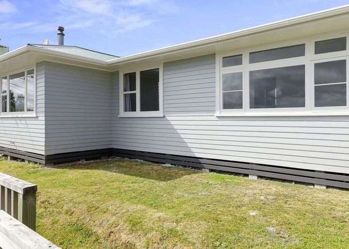  at 5A Balmain Street, Newlands, Wellington
