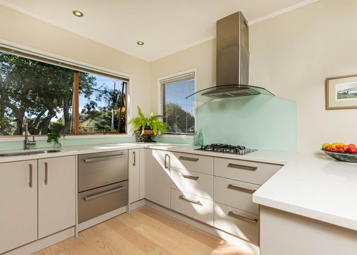  at 1/164 Beach Road, Campbells Bay, Auckland