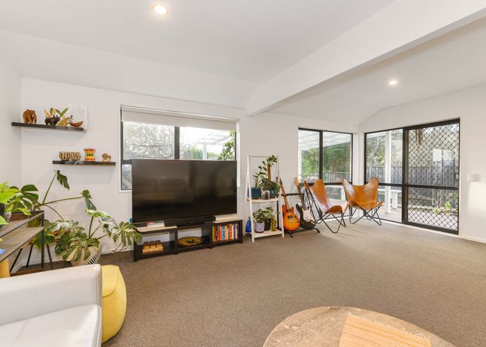  at 2/1255 Dominion Road Extension, Mount Roskill, Auckland City, Auckland