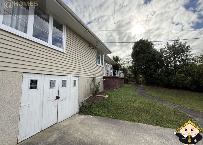  at 17 Sheehan Road, Te Atatu South, Waitakere City, Auckland