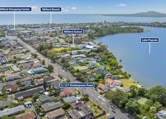  at 2/117 Shakespeare Road, Milford, Auckland