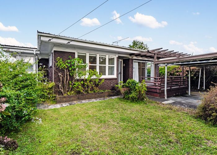  at 42 Kawiti Avenue, Point England, Auckland