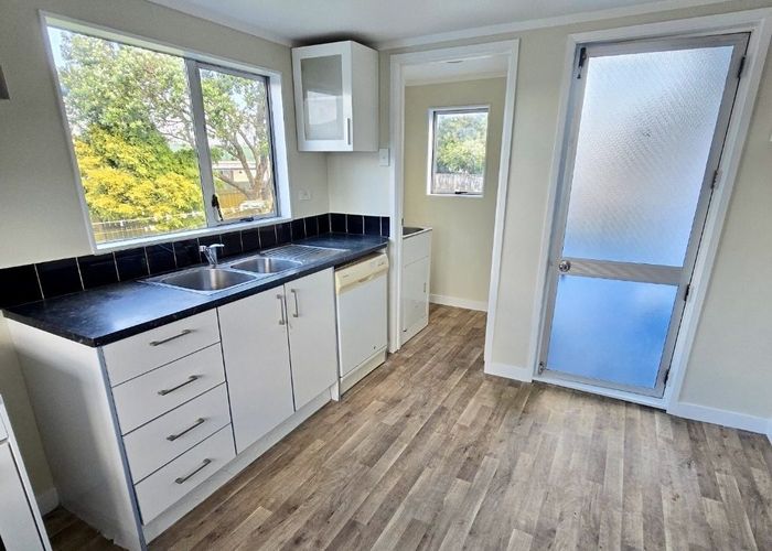  at 52 Shifnal Drive, Randwick Park, Manukau City, Auckland