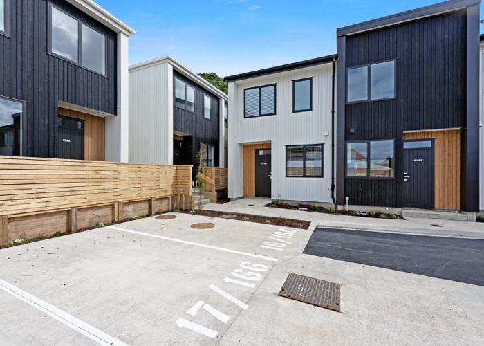  at 17/166 Queens Drive, Lyall Bay, Wellington