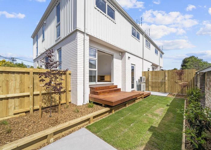  at 1-2/16 Bass Street, Woolston, Christchurch City, Canterbury