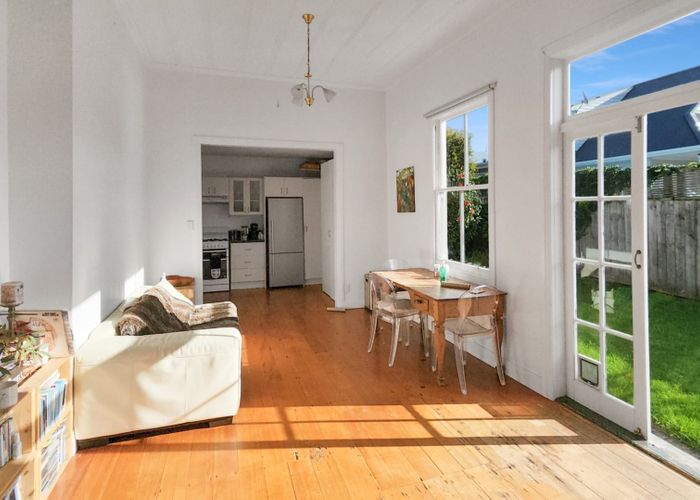  at 7 Waterview Road, Stanley Point, Auckland