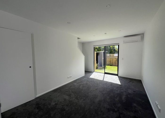  at 8/23 Awaroa Road, Sunnyvale, Waitakere City, Auckland