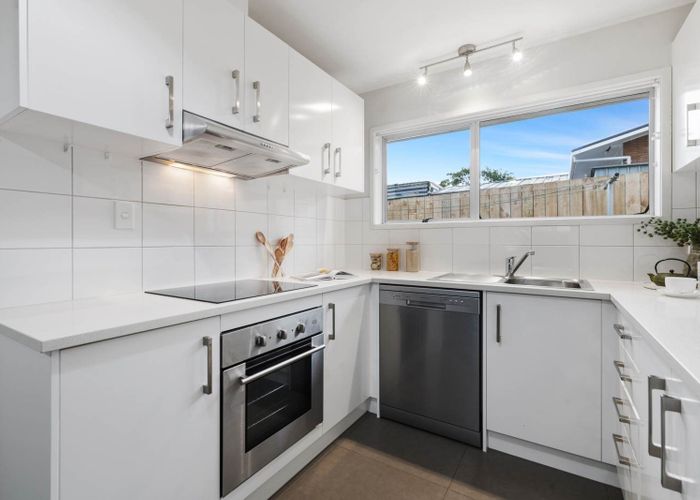  at Unit 2/34 Ballater Place, Highland Park, Manukau City, Auckland
