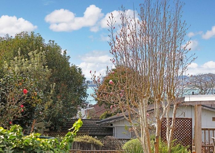  at 2/16 Ridge Road, Howick, Auckland