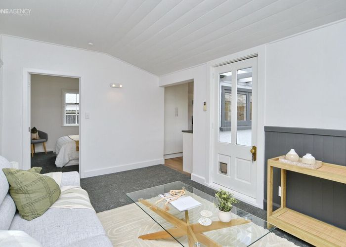  at 1/184 Hastings Street East, Waltham, Christchurch City, Canterbury