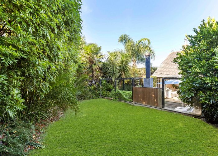  at 261 Lake Road, Belmont, Auckland