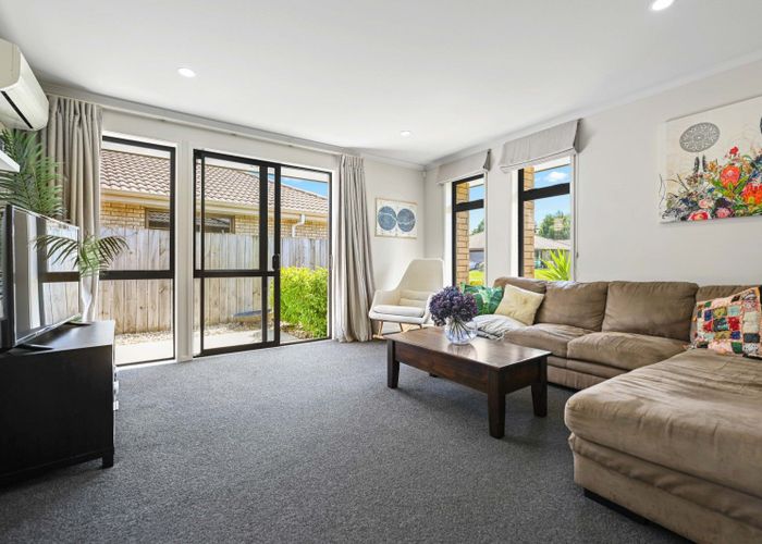  at 54 Edgeview Crescent, Fitzroy, Hamilton