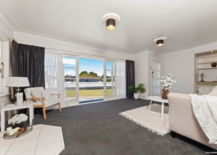  at 7 Forest Hill Road, Henderson, Auckland