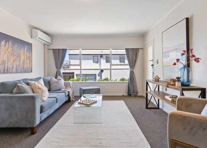  at 2/16 Beach Road, Castor Bay, North Shore City, Auckland