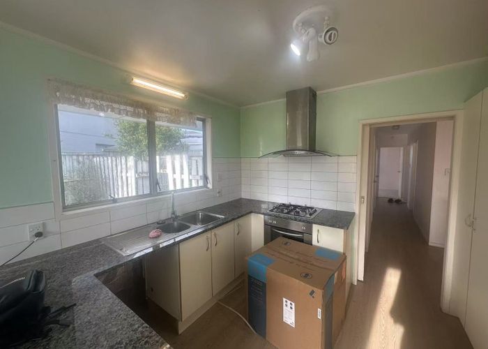  at 2 Penbury Place, New Windsor, Auckland